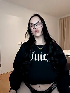 Jujuicy 97 online show from October 2025 05:21:02 PM