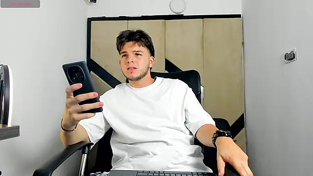 danielclarton1 online show from January 2025 10:34:02 PM