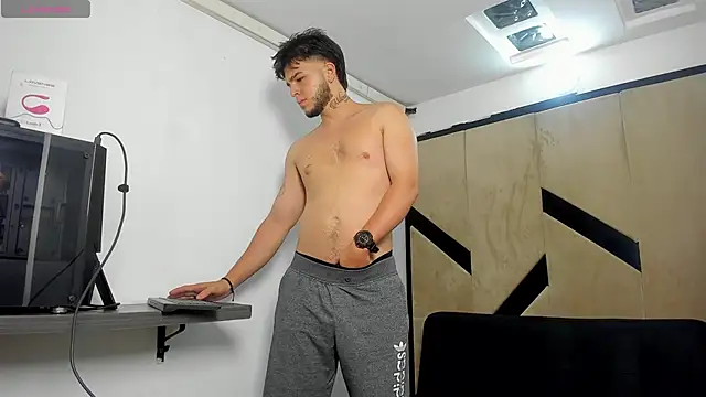 danielclarton1 online show from March 2025 11:44:02 AM
