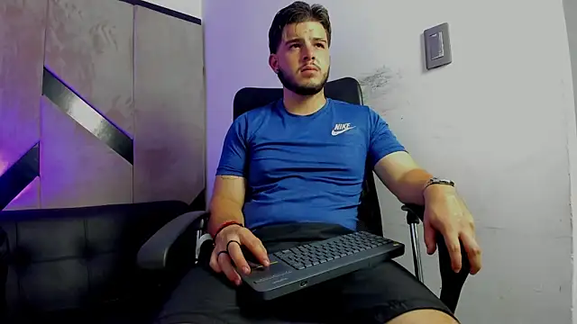 danielclarton1 online show from September 2025 11:41:02 PM