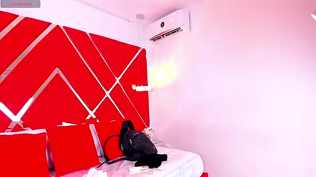 Snapshot of SusanCouper chatting on February 2025 10:32:01 PM SusanCouper online show from February 2025 10:32:01 PM