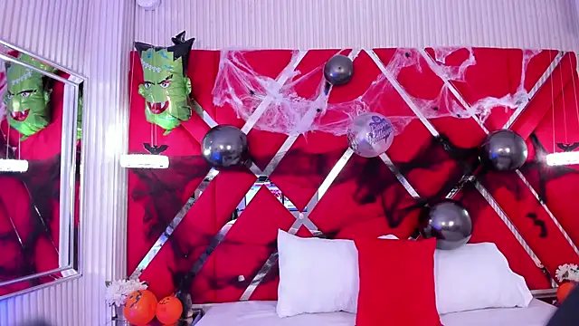 Snapshot of SusanCouper chatting on October 2025 10:48:02 PM SusanCouper online show from October 2025 10:48:02 PM