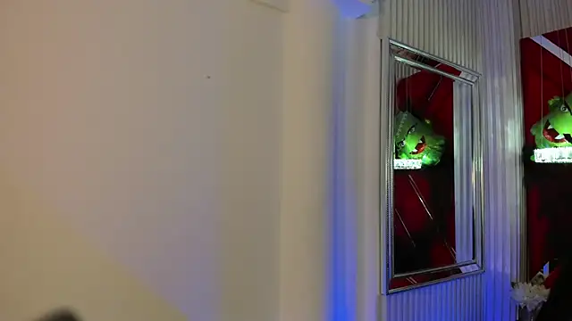 Snapshot of SusanCouper chatting on October 2025 10:36:01 PM SusanCouper online show from October 2025 10:36:01 PM