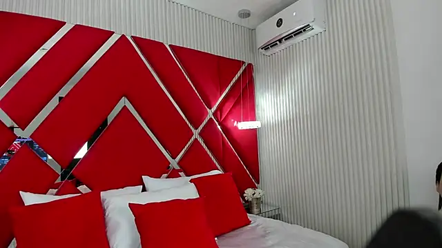 Snapshot of SusanCouper chatting on November 2025 10:34:01 PM SusanCouper online show from November 2025 10:34:01 PM