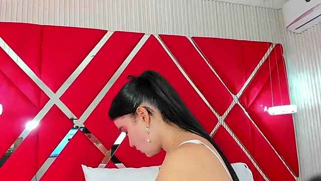 Snapshot of SusanCouper chatting on November 2025 10:32:01 PM SusanCouper online show from November 2025 10:32:01 PM