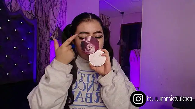 larissa01  online show from September 2025 04:47:01 AM