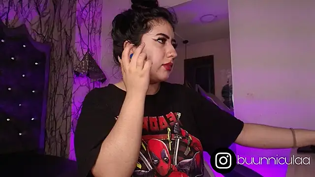 larissa01  online show from October 2025 03:26:02 AM