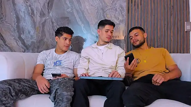 Snapshot of hot_day chatting on November 2025 08:30:01 PM hot day online show from November 2025 08:30:01 PM