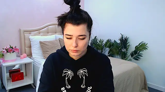  Sun Shy  online show from October 2025 10:05:02 AM