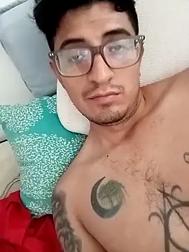 Snapshot of ale3J4a chatting on October 2025 02:43:02 PM ale3J4a online show from October 2025 02:43:02 PM