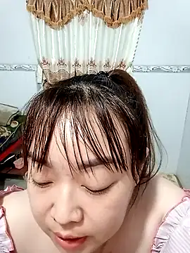 Snapshot of VyOanh2K chatting on February 2025 02:02:01 PM VyOanh2K online show from February 2025 02:02:01 PM