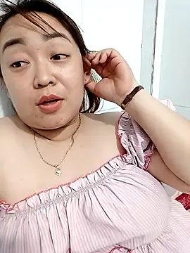 Snapshot of VyOanh2K chatting on February 2025 05:05:02 PM VyOanh2K online show from February 2025 05:05:02 PM