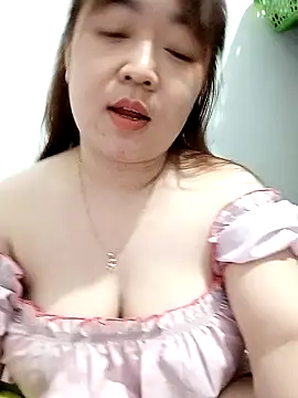 Snapshot of VyOanh2K chatting on February 2025 01:30:01 PM VyOanh2K online show from February 2025 01:30:01 PM