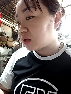 Snapshot of VyOanh2K chatting on February 2025 01:15:02 AM VyOanh2K online show from February 2025 01:15:02 AM