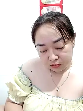 Snapshot of VyOanh2K chatting on February 2025 01:54:02 PM VyOanh2K online show from February 2025 01:54:02 PM