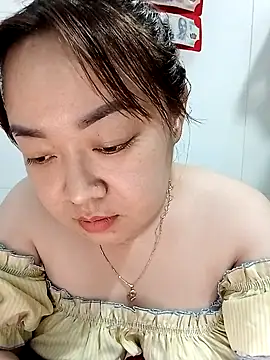 Snapshot of VyOanh2K chatting on February 2025 01:44:01 PM VyOanh2K online show from February 2025 01:44:01 PM