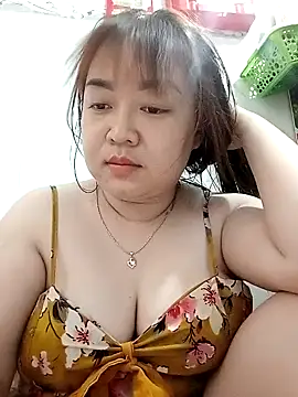 Snapshot of VyOanh2K chatting on February 2025 07:02:01 AM VyOanh2K online show from February 2025 07:02:01 AM