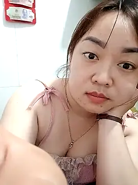 Snapshot of VyOanh2K chatting on February 2025 06:11:02 PM VyOanh2K online show from February 2025 06:11:02 PM