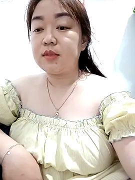 Snapshot of VyOanh2K chatting on February 2025 04:33:01 PM VyOanh2K online show from February 2025 04:33:01 PM