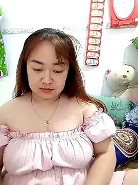 Snapshot of VyOanh2K chatting on February 2025 12:43:02 PM VyOanh2K online show from February 2025 12:43:02 PM