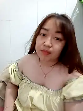 Snapshot of VyOanh2K chatting on February 2025 04:37:01 PM VyOanh2K online show from February 2025 04:37:01 PM