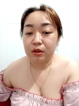 Snapshot of VyOanh2K chatting on February 2025 01:21:01 PM VyOanh2K online show from February 2025 01:21:01 PM