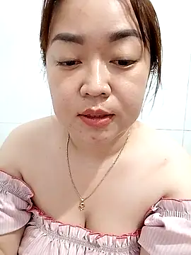 Snapshot of VyOanh2K chatting on February 2025 04:03:02 AM VyOanh2K online show from February 2025 04:03:02 AM