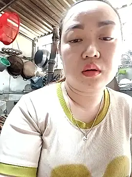 Snapshot of VyOanh2K chatting on February 2025 05:53:01 AM VyOanh2K online show from February 2025 05:53:01 AM