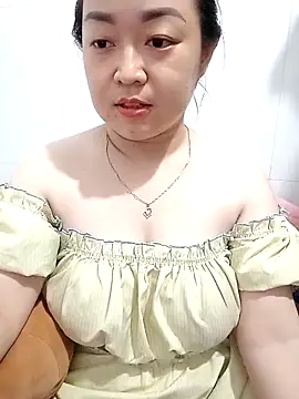 Snapshot of VyOanh2K chatting on March 2025 05:27:02 PM VyOanh2K online show from March 2025 05:27:02 PM