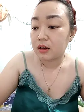 Snapshot of VyOanh2K chatting on March 2025 09:10:02 AM VyOanh2K online show from March 2025 09:10:02 AM