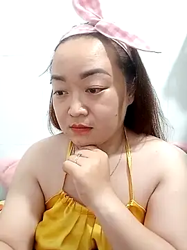 Snapshot of VyOanh2K chatting on March 2025 02:26:01 PM VyOanh2K online show from March 2025 02:26:01 PM