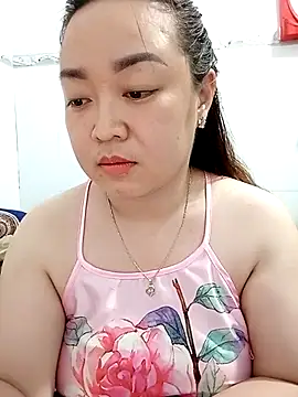 Snapshot of VyOanh2K chatting on March 2025 02:16:01 PM VyOanh2K online show from March 2025 02:16:01 PM