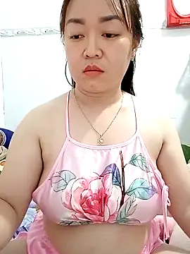 Snapshot of VyOanh2K chatting on March 2025 05:18:02 PM VyOanh2K online show from March 2025 05:18:02 PM