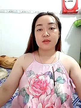 Snapshot of VyOanh2K chatting on March 2025 05:49:01 PM VyOanh2K online show from March 2025 05:49:01 PM