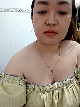 Snapshot of VyOanh2K chatting on March 2025 07:06:02 PM VyOanh2K online show from March 2025 07:06:02 PM