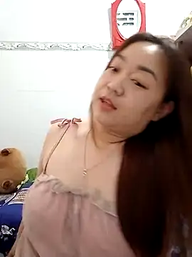 Snapshot of VyOanh2K chatting on March 2025 07:24:01 AM VyOanh2K online show from March 2025 07:24:01 AM