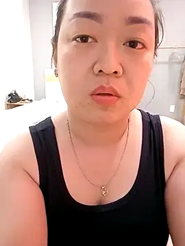 Snapshot of VyOanh2K chatting on March 2025 09:01:02 AM VyOanh2K online show from March 2025 09:01:02 AM