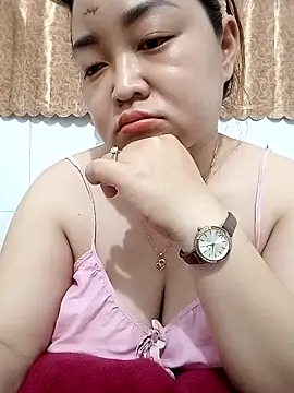 Snapshot of VyOanh2K chatting on September 2025 05:51:02 AM VyOanh2K online show from September 2025 05:51:02 AM