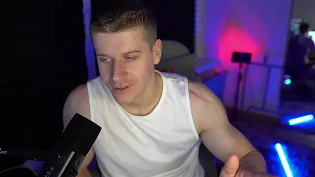 Snapshot of Bruno_Banani chatting on October 2025 08:11:02 PM Bruno Banani online show from October 2025 08:11:02 PM