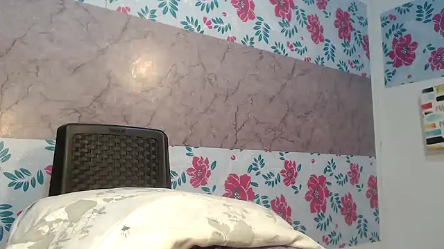 Snapshot of KristalTsXXX chatting on October 2025 05:22:01 PM KristalTsXXX online show from October 2025 05:22:01 PM