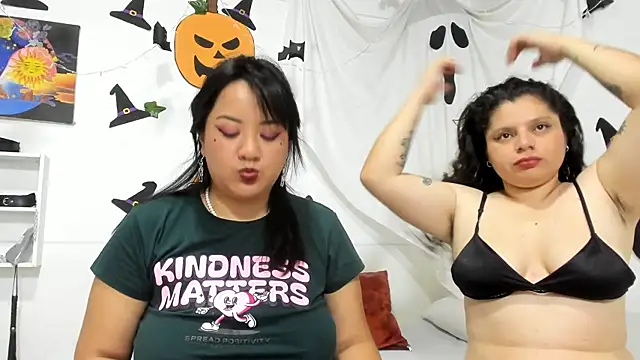 Snapshot of Karol_IsabelCouple chatting on October 2025 02:41:02 AM Karol IsabelCouple online show from October 2025 02:41:02 AM