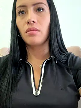 Sara luna  online show from November 2025 05:37:01 PM