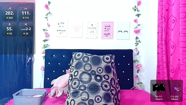 Snapshot of CiaraEbony chatting on October 2025 12:22:02 AM CiaraEbony online show from October 2025 12:22:02 AM