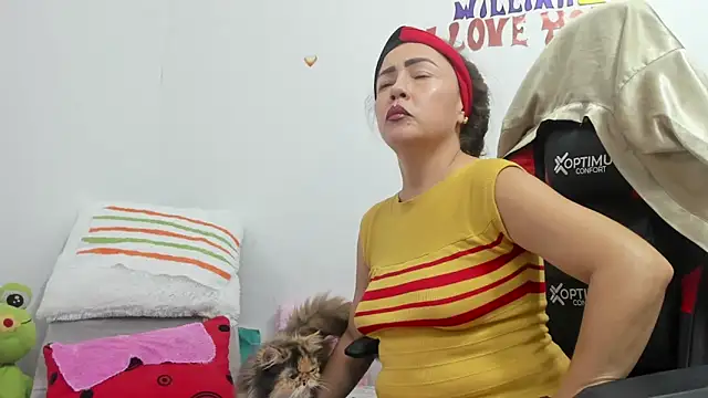 Snapshot of GatitaSexy_Hotwet4u chatting on October 2025 11:01:02 PM GatitaSexy Hotwet4u online show from October 2025 11:01:02 PM