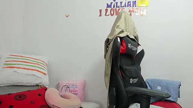 Snapshot of GatitaSexy_Hotwet4u chatting on October 2025 10:04:01 PM GatitaSexy Hotwet4u online show from October 2025 10:04:01 PM