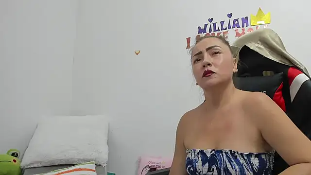 Snapshot of GatitaSexy_Hotwet4u chatting on November 2025 03:33:02 PM GatitaSexy Hotwet4u online show from November 2025 03:33:02 PM