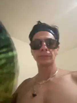 Snapshot of latino1986 chatting on February 2025 06:29:02 PM latino1986 online show from February 2025 06:29:02 PM