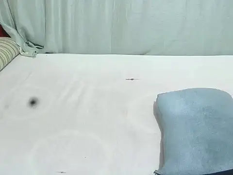 Snapshot of slender_sweet chatting on February 2025 10:37:02 AM slender sweet online show from February 2025 10:37:02 AM