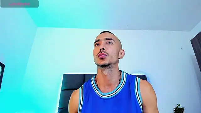 Snapshot of steven_hott8 chatting on November 2025 08:25:02 PM steven hott8 online show from November 2025 08:25:02 PM