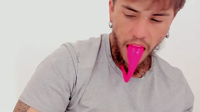 Snapshot of Beard_xox chatting on October 2025 09:04:01 PM Beard xox online show from October 2025 09:04:01 PM